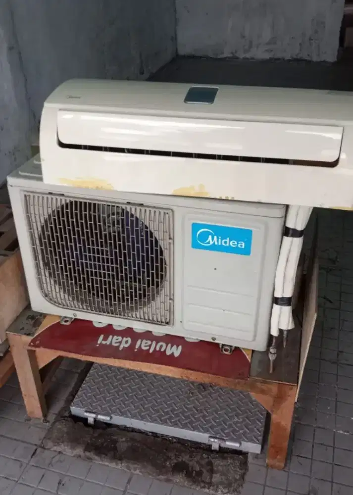 Jual AC Midea ½pk second