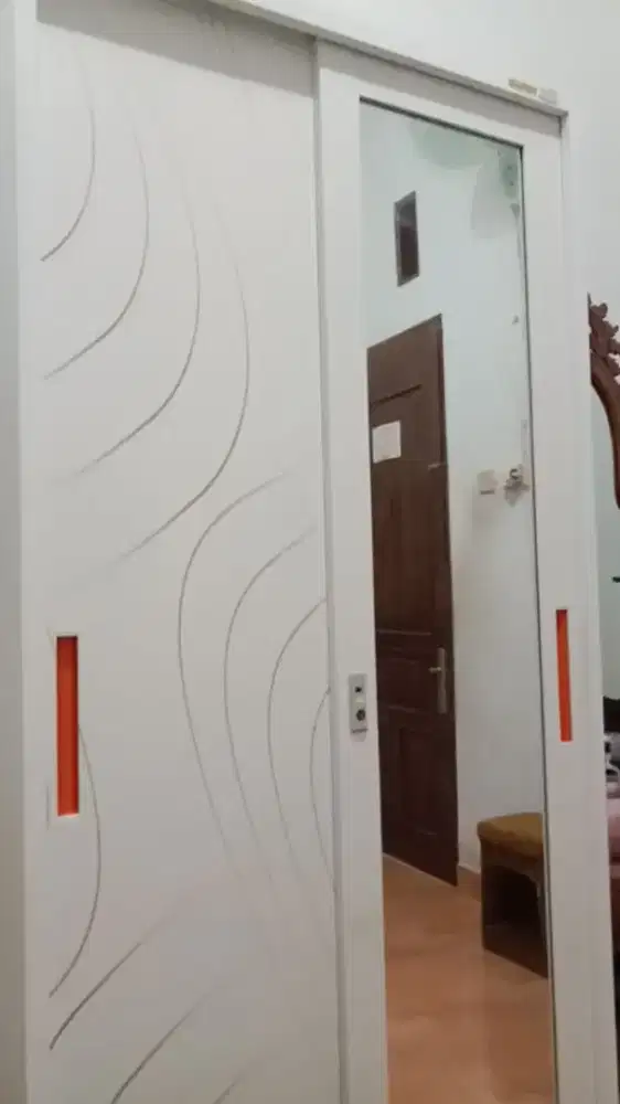 Lemari besi anti rayap