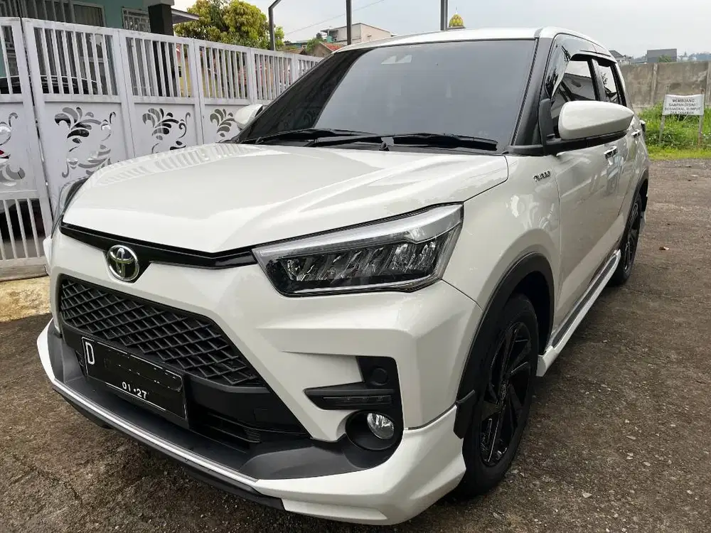 Raize 1.0 GR TSS (D) 1 Tangan Km 40 Ribuan Service Record Toyota Istw