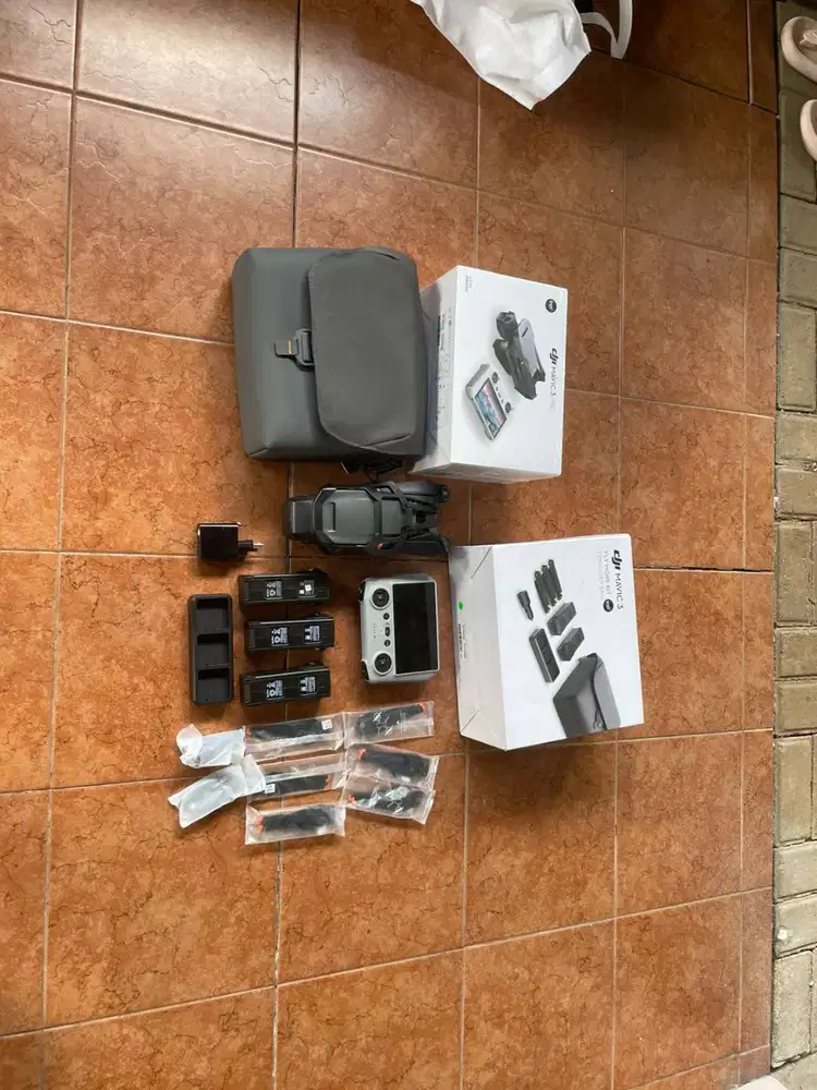 DJI Mavic 3 pro fly more