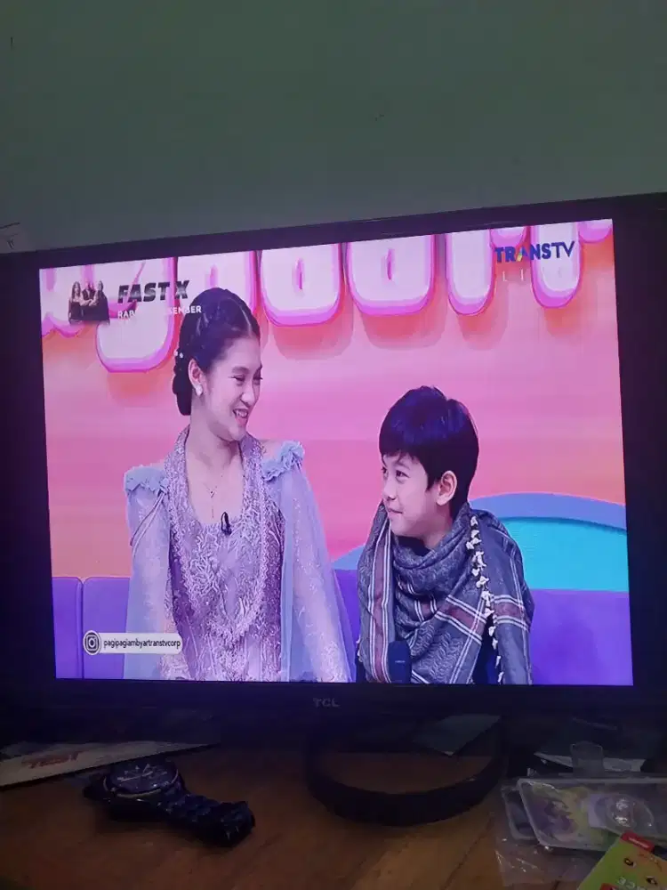 Jual tv 24 inchi merk tcl