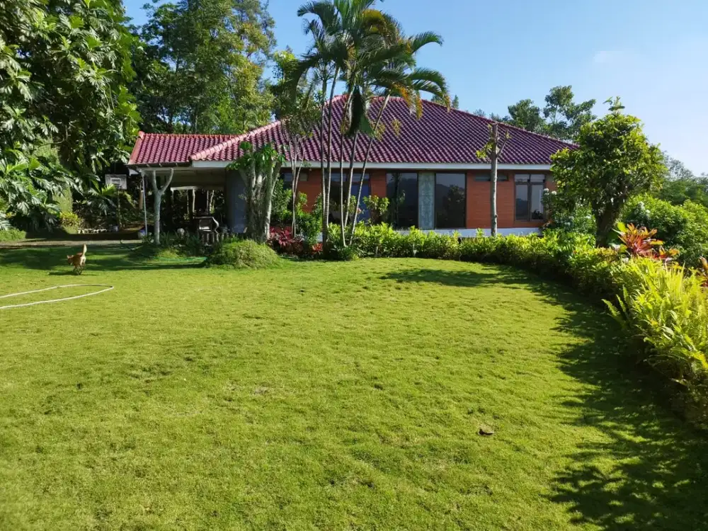 Dijual Villa Asri 2 lantai di Prigen Tretes Pasuruan