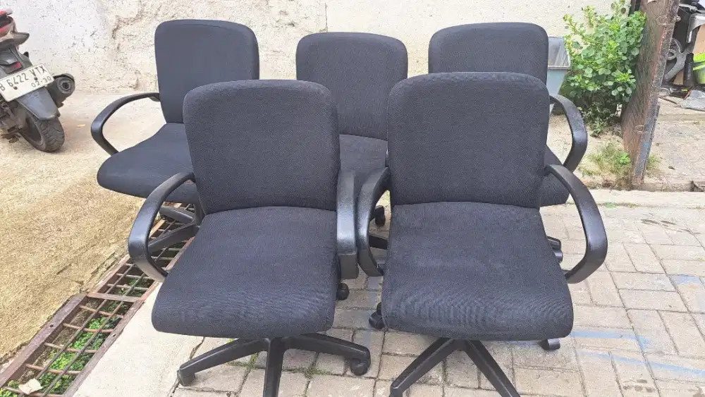 Kursi eks kantor merk zoom