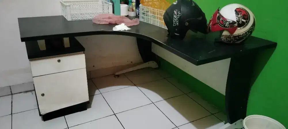 Meja+laci kantor model sudut