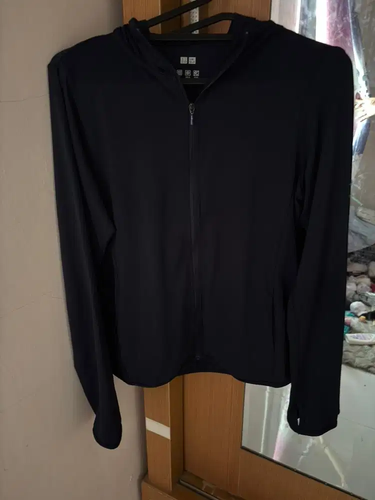 Jaket Running Uniqlo