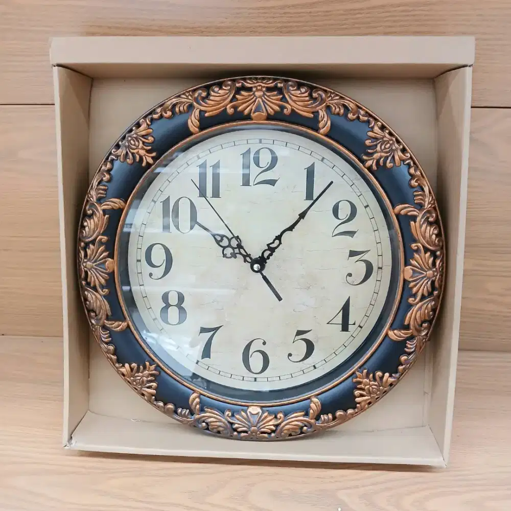 Jam dinding model bulat