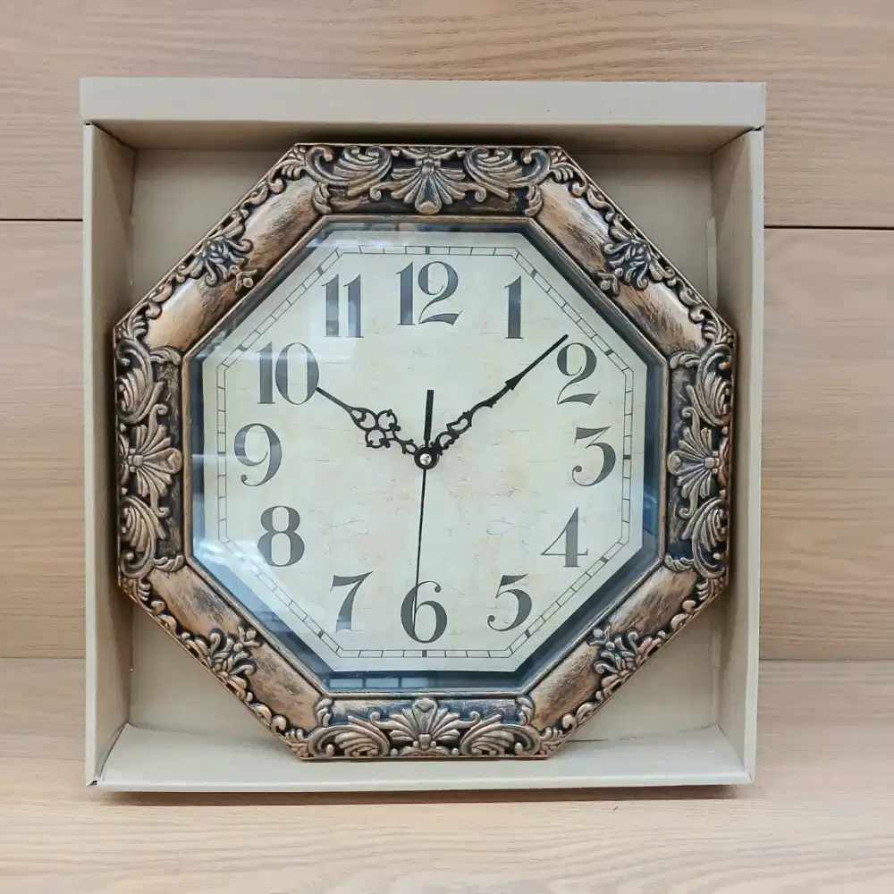 Jam dinding model segi 8