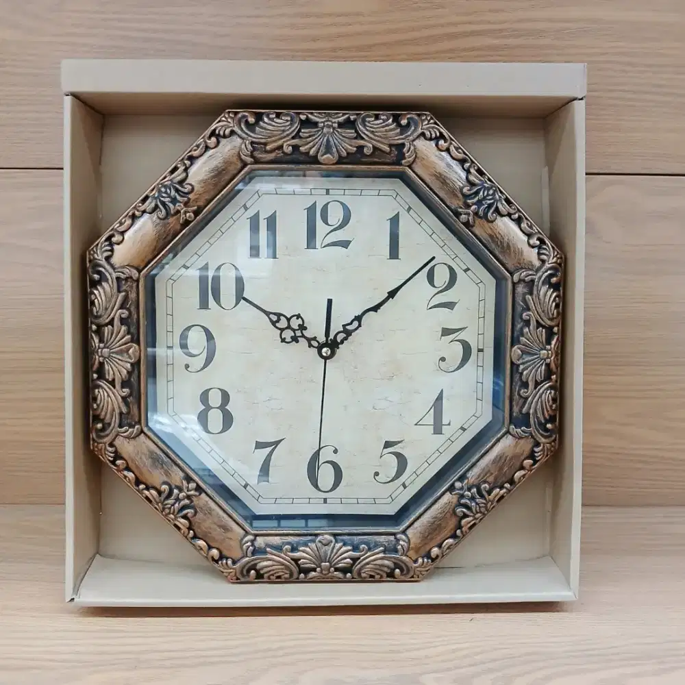 Jam dinding model segi 8