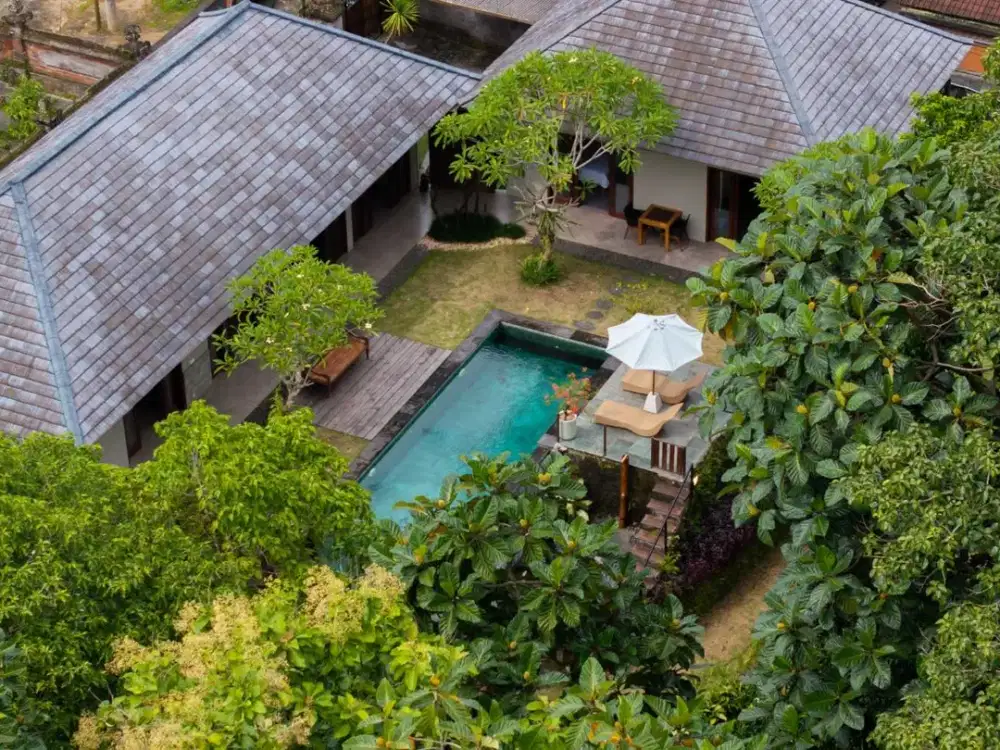 Villa 3 Kamar Tidur dengan Nuansa Tropis yang Tenang di Cepaka (R-CP74)