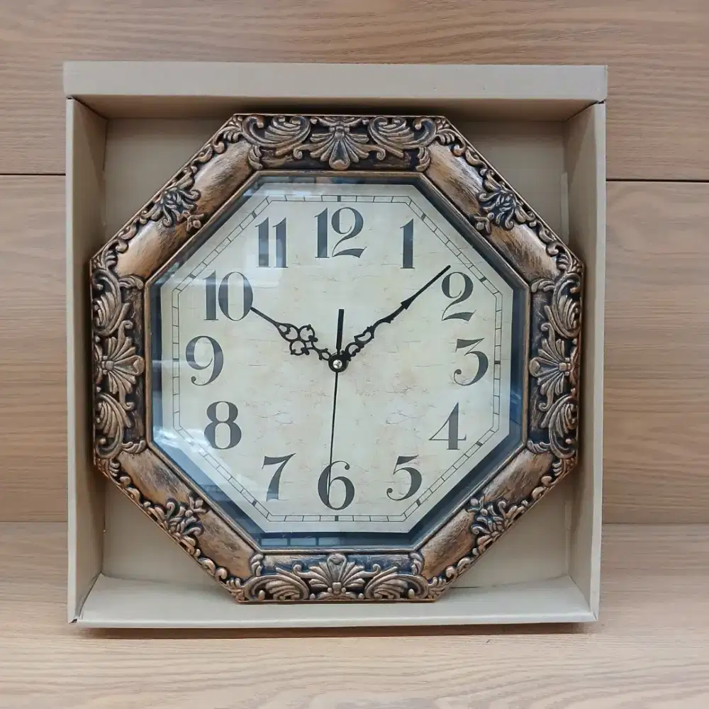 Jam dinding model segi 8