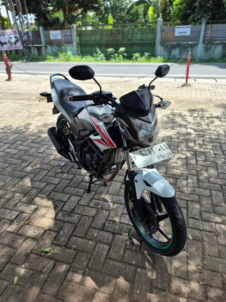 Honda CB150R tahun 2014 surat lengkap