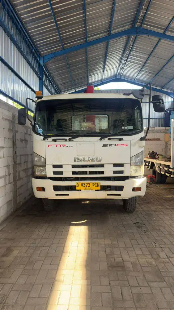 jual Truck Crane 5 ton 5 section boom 15 meter tahun 2015 siap kerja