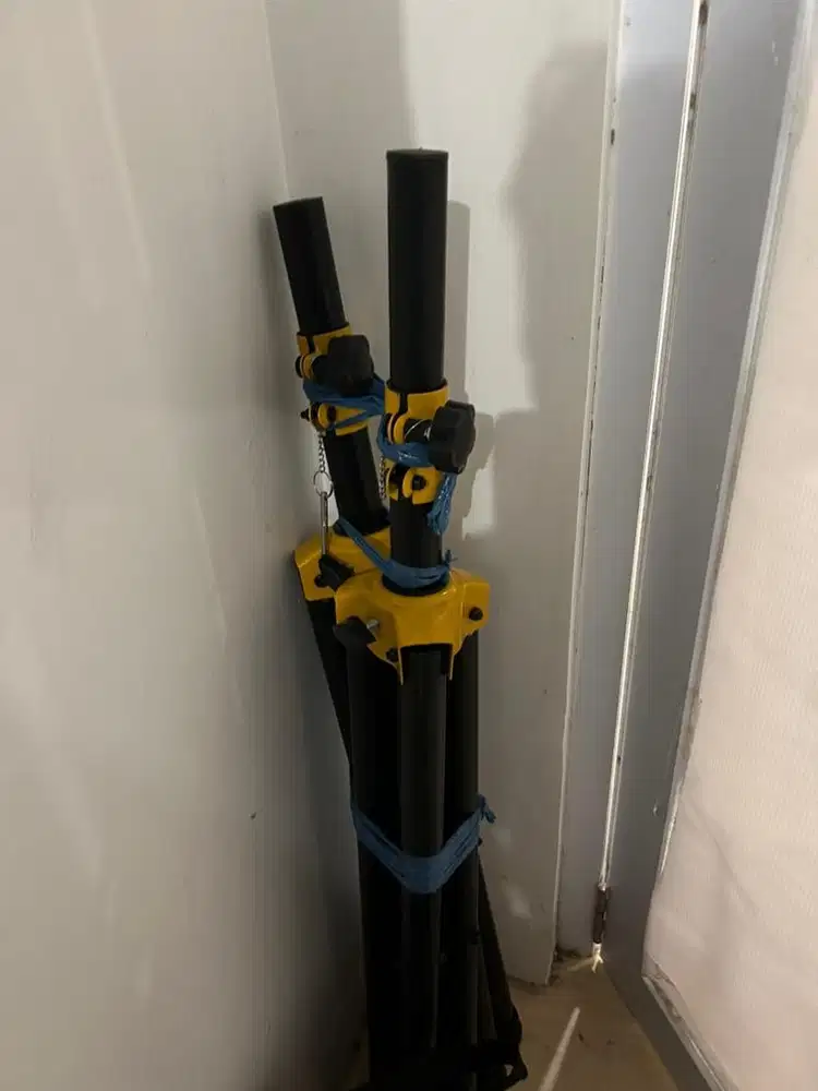 Stand besi speaker monitor