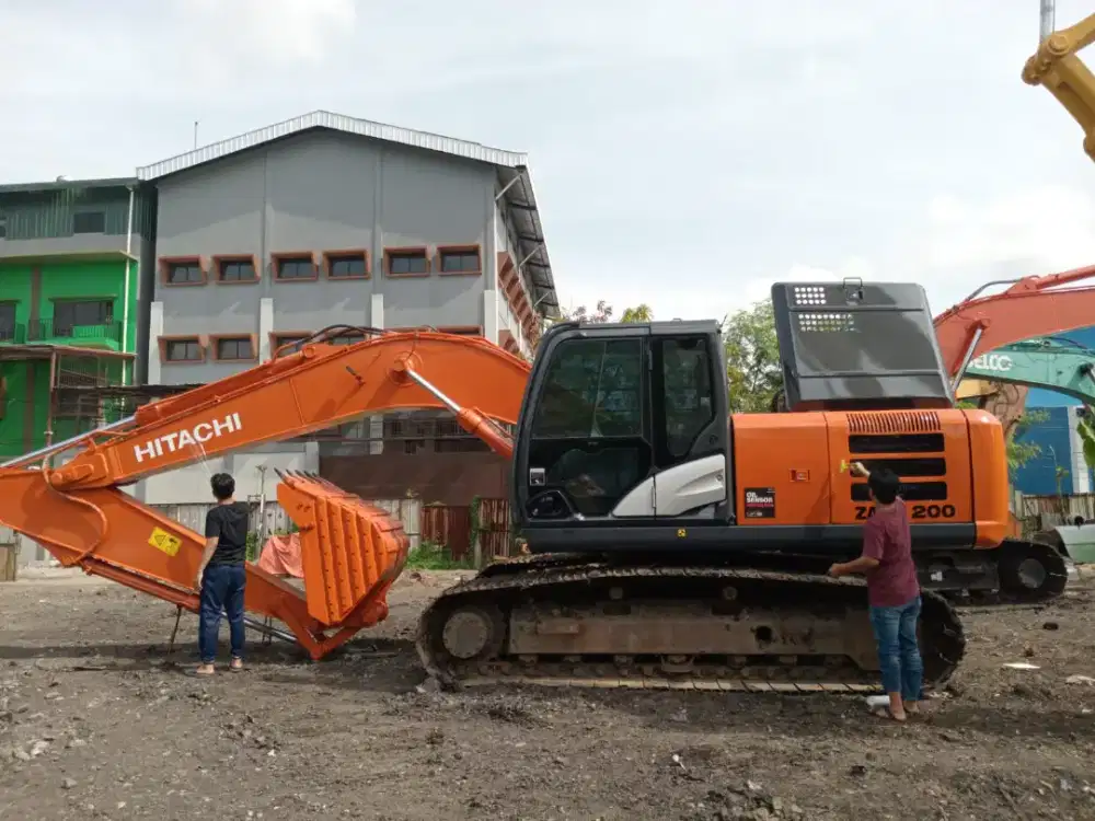 Excavator ZX200-5G th 2019 harga 775jt NEGO