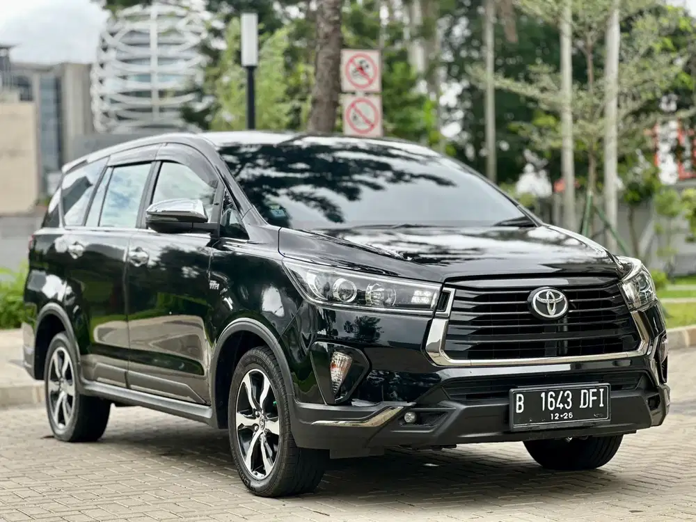 TOYOTA KIJANG INNOVA VENTURER 2.0 BENSIN AT 2021 LOW KM