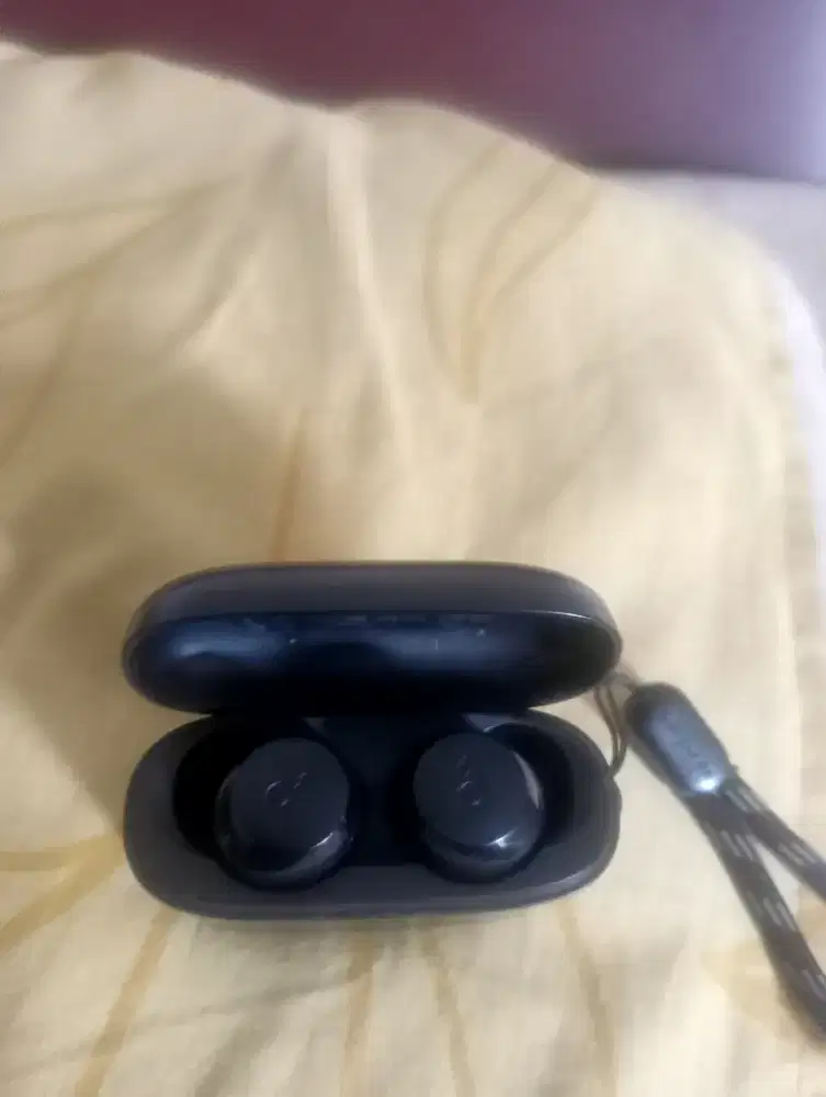 tws soundcore a20i, sepatu aerostreet dan  jaket hooligans