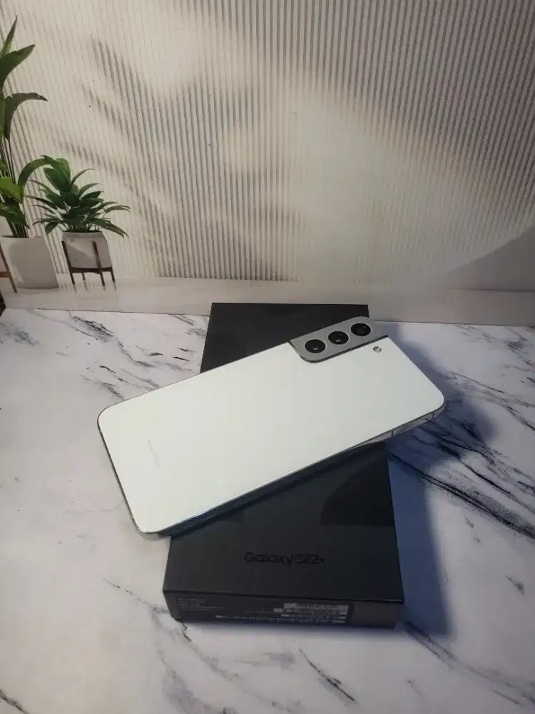 Jual cepat. Samsung s22 plus 8/256 resmi