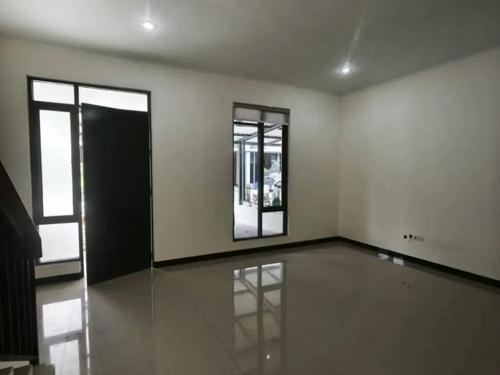 Disewakan Rumah Baru 2 Lantai Siap Huni Lokasi di Taman Kopo Indah 5 Bandung