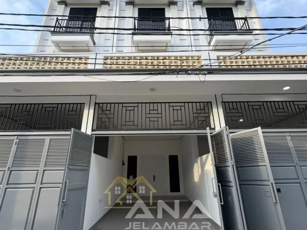 ANA RUMAH BARU UK 4X20M DALAM KOMPLEK TAMAN RATU