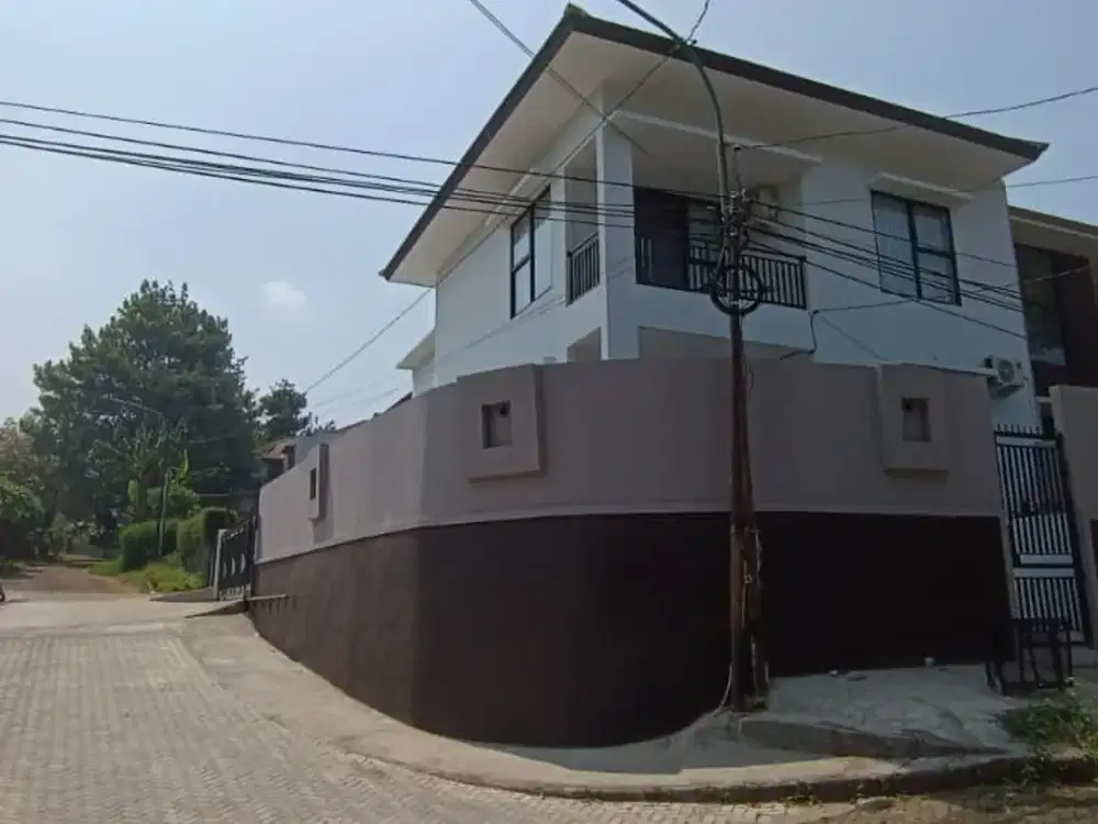 Termurah! Rumah Lux Posisi Hook di Setraduta Bandung