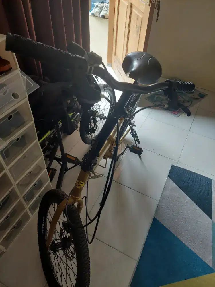 Sepeda lipat gold