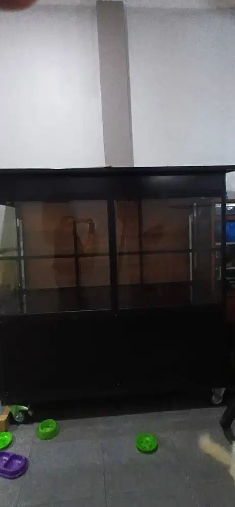 JUAL ETALASE KONDISI SANGAT BARU