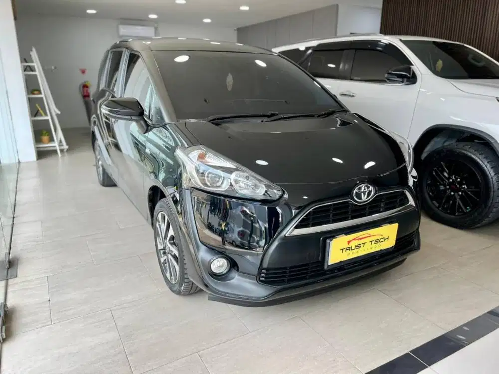 DIJUAL: Sienta V 2017 Hitam - DP 5 Juta Langsung Bawa Pulang Mobil!