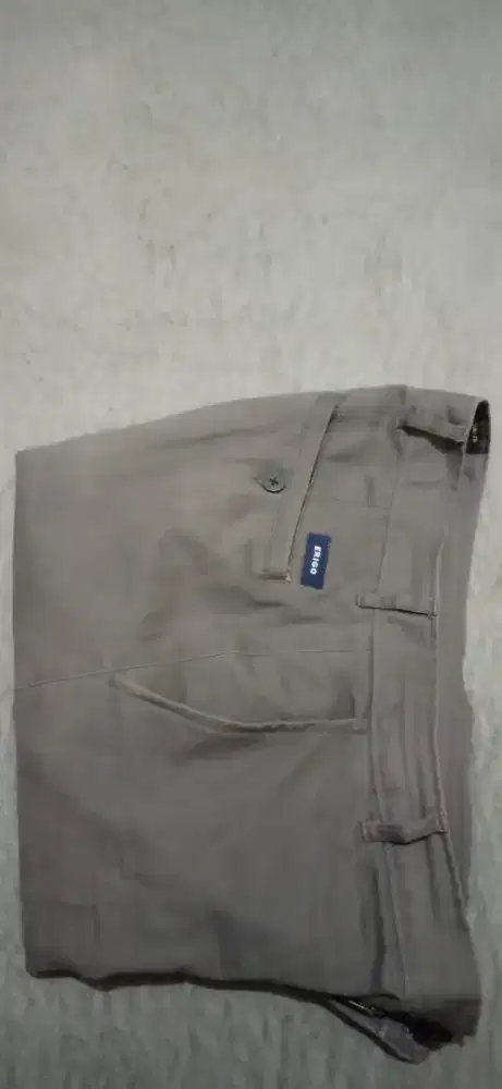 Celana chinos Erigo