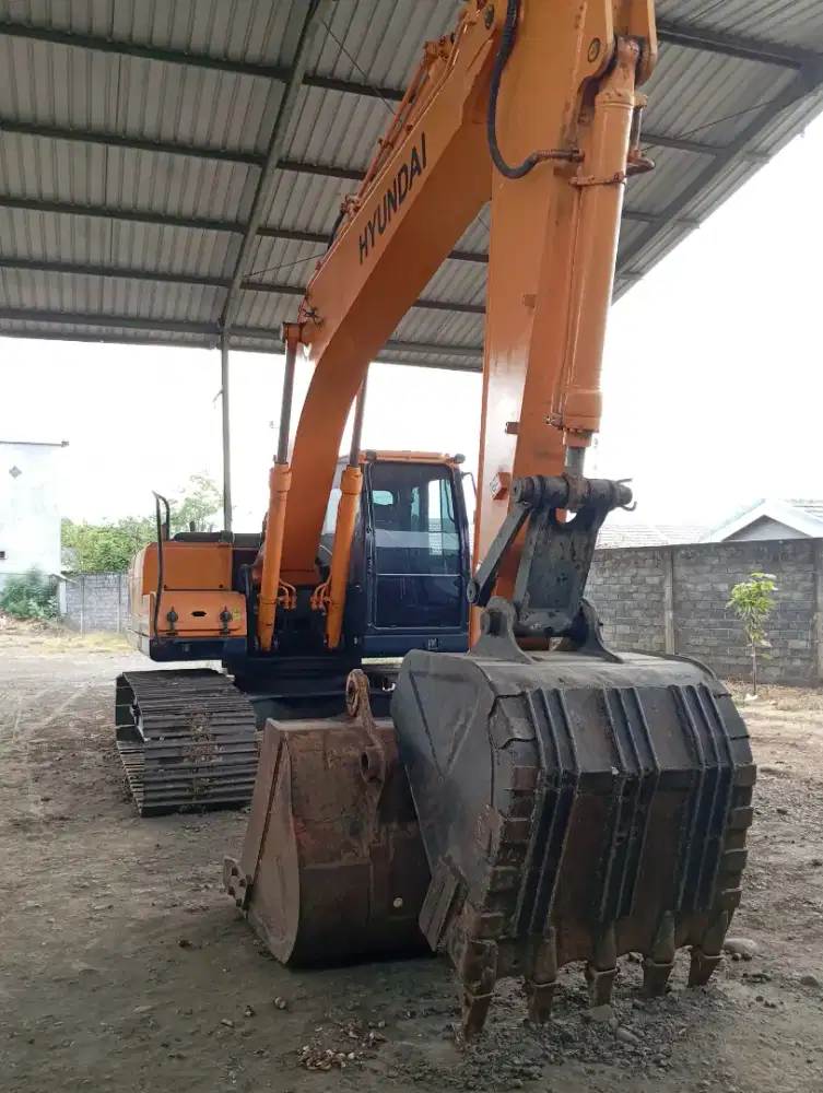 Excavator Hyundai R220-9SH th 2015 harga 510jt NEGO
