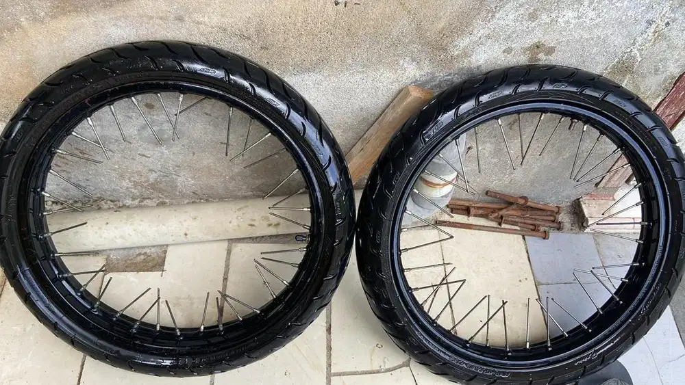 Velg dan ban sepasang ring 17