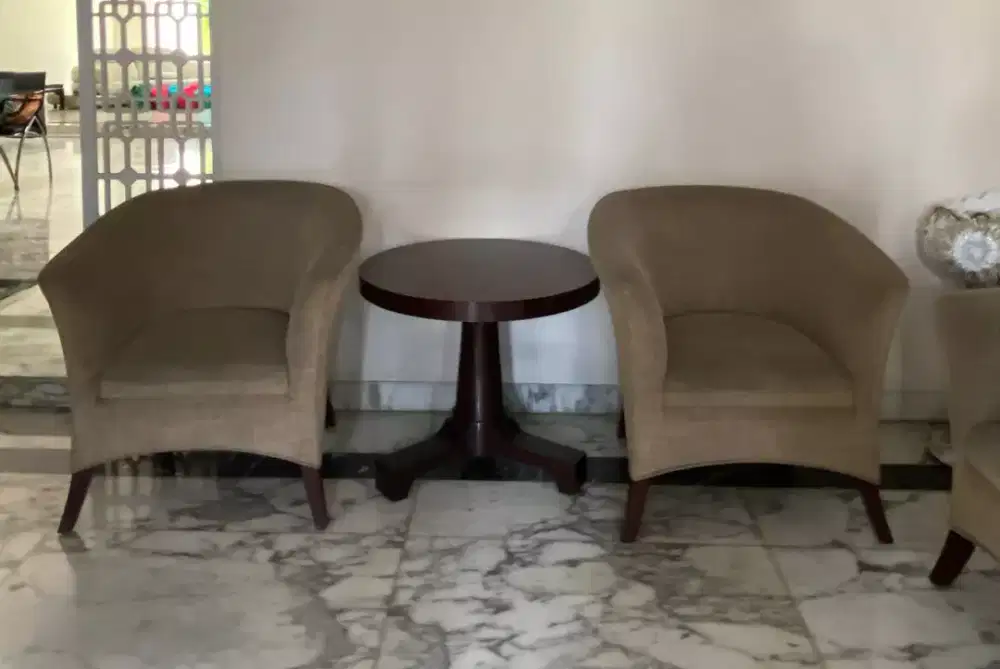 Set Lounge 3 Kursi Sofa + Meja Bulat Kayu (Cafe/Waiting Area)