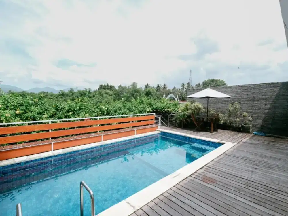 Villa dengan kolam renang pribadi di Meninting