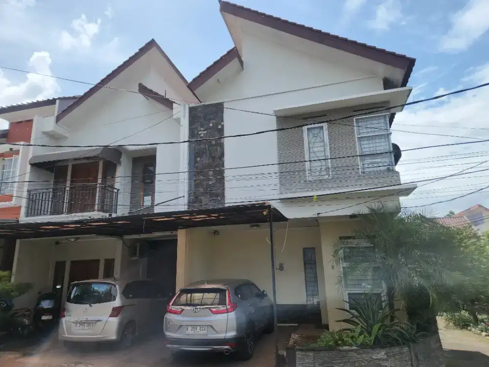 Dijual Rumah di hoek 2 tingkat dalam cluster