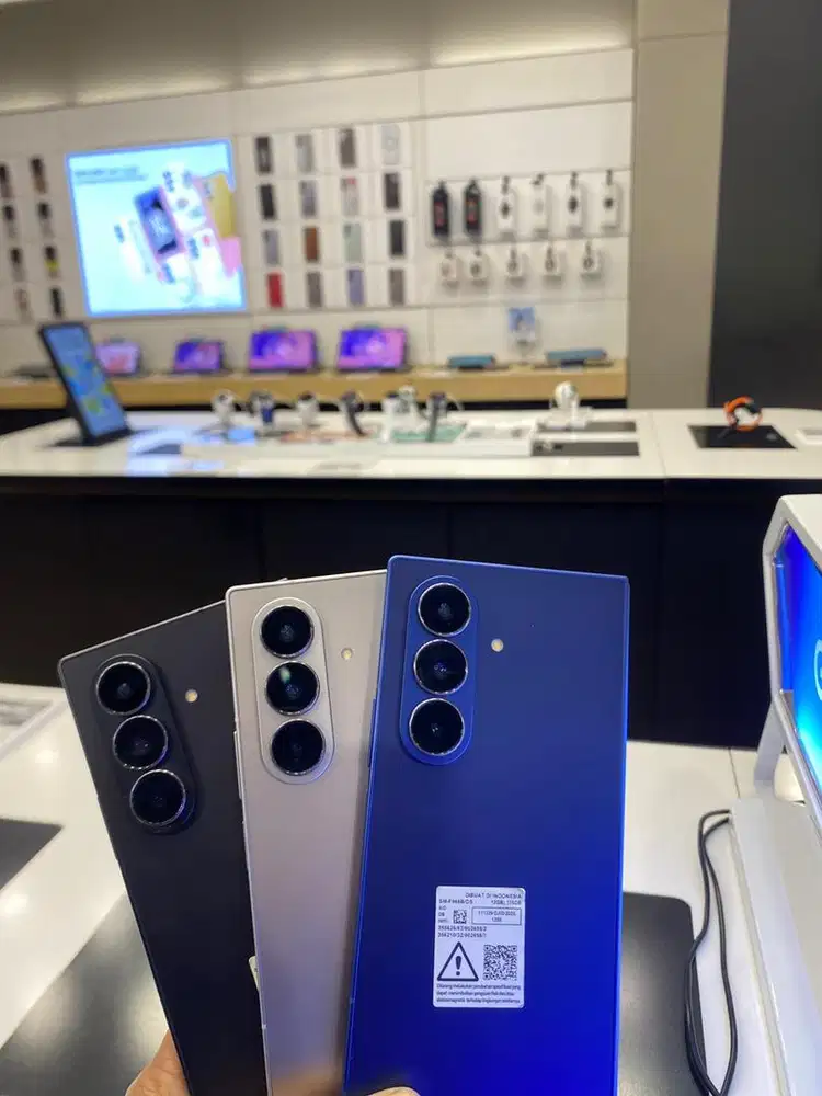 galaxy samsung Zfold7 256gb free buds3FE dan bluthhoth speaker