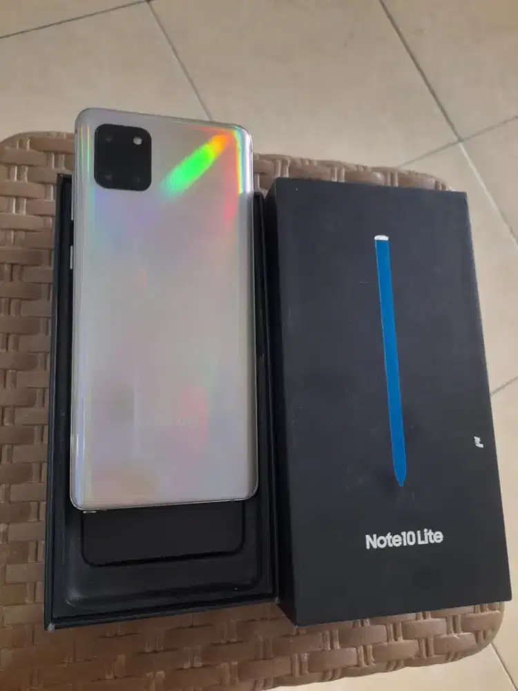 Galaxy Note 10 Lite-Amoled.4G.ram 6GB/128GB.MURAH.GOLDEN PONSEL