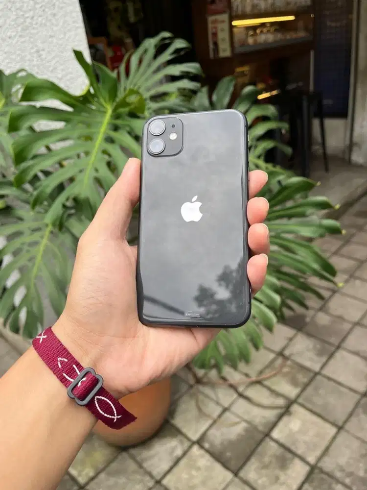 Dijual cepat iPhone 11 64gb iBox resmi tangan pertama