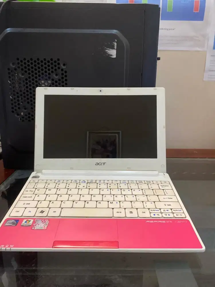 Laptop ACER Aspire One,Intel Atom Inside, Pink Colour, terawat, bagus