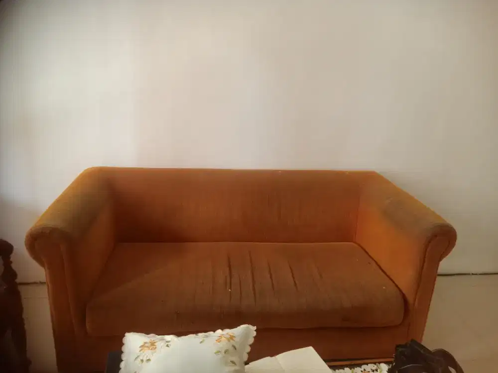 Sofa dua tempat duduk