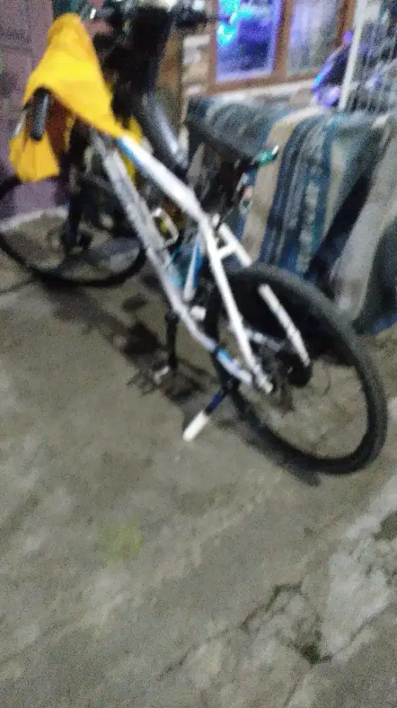 Mountain bike 26 polygon premier 4 putih biru