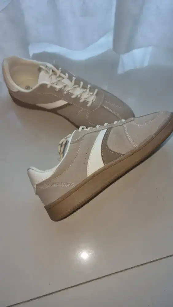 Sneaker elegant dari max fashion