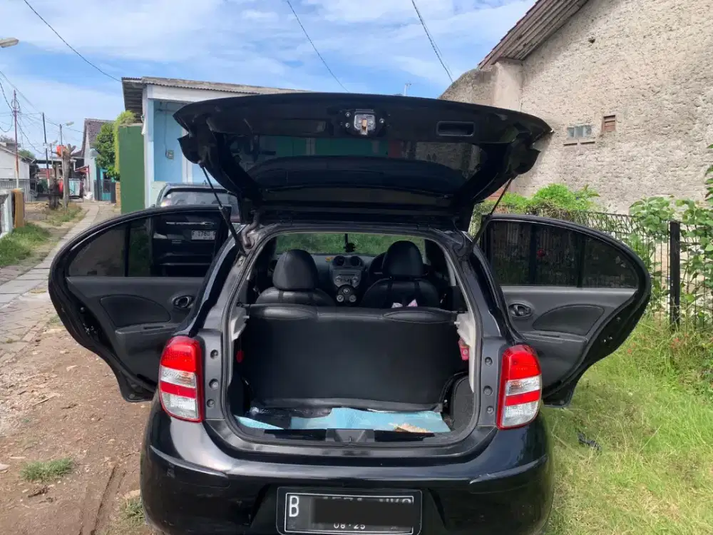 Jual Nissan March 2012 AT