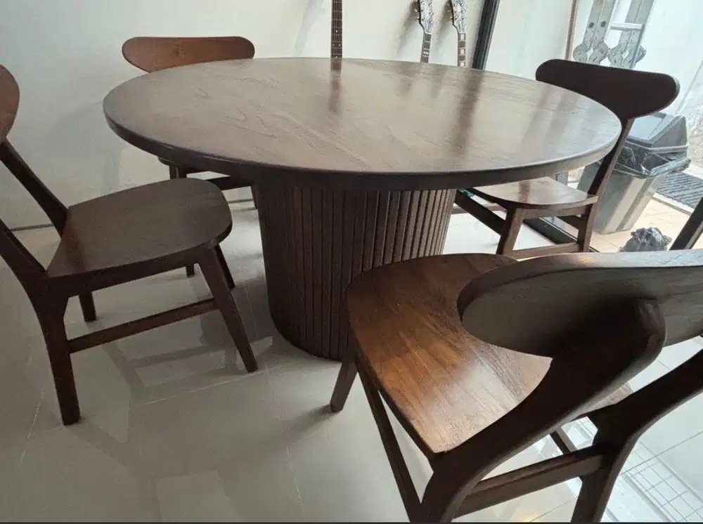 Used-Meja Makan dan Kursi Kayu Jati