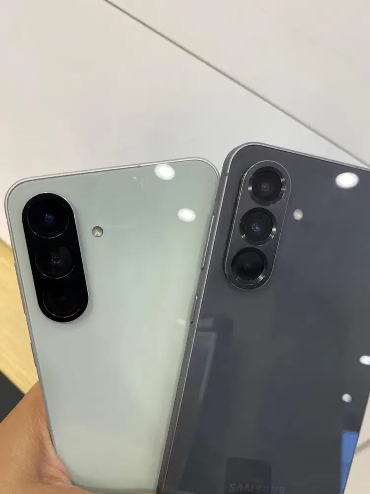 galaxy samsung A56 free adaptor