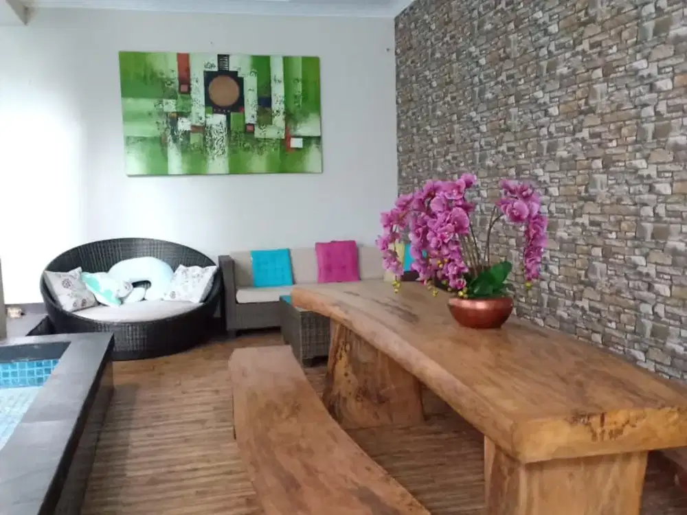 Jual Cepat Rumah mewah 3 Lantai ada kolam renang di setra murni dekat tol Pasteur dan Univ. Maranatha Bandung Utara