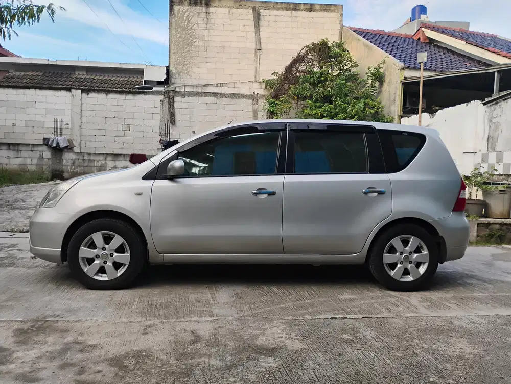 Nissan Livina 2009 Bensin