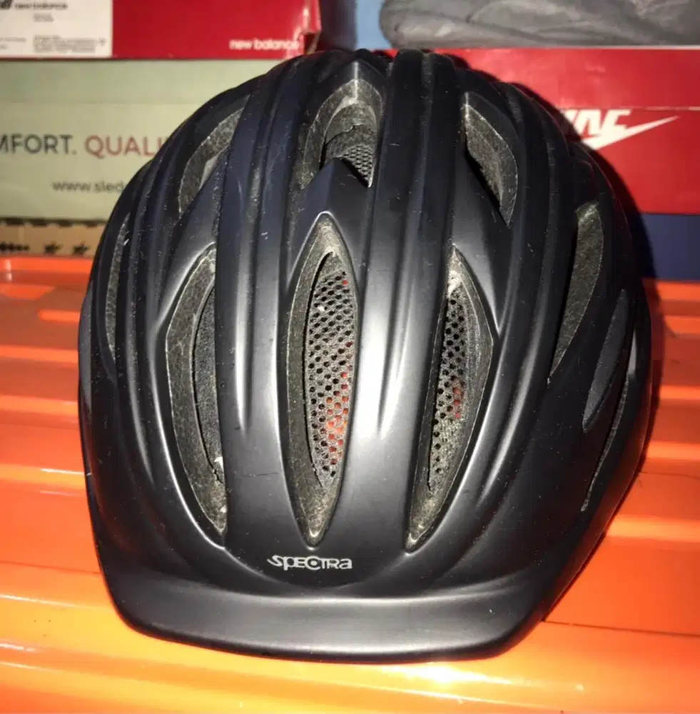 Spectra Centrium helm Sepeda