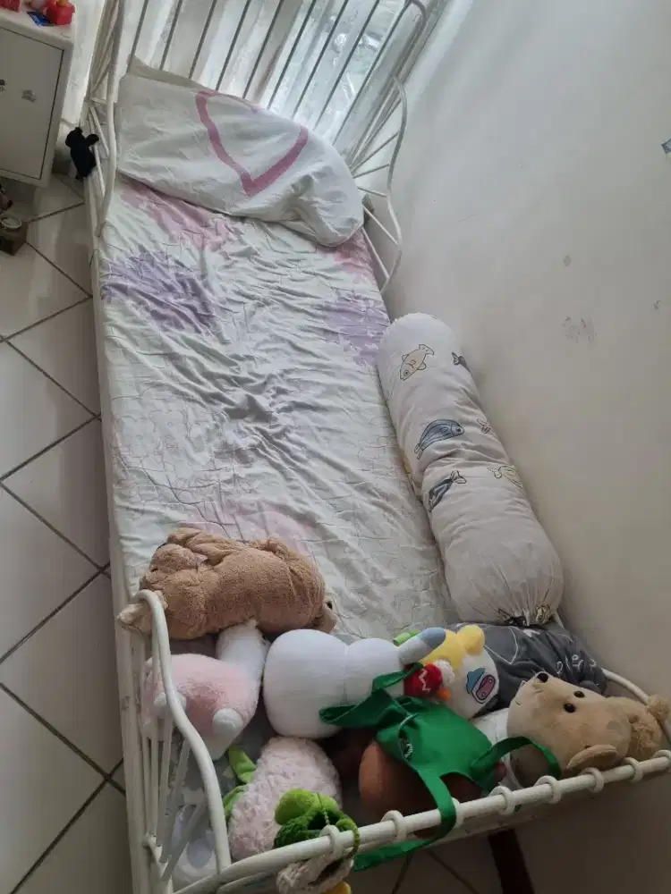 Dua set Tempat tidur anak IKEA