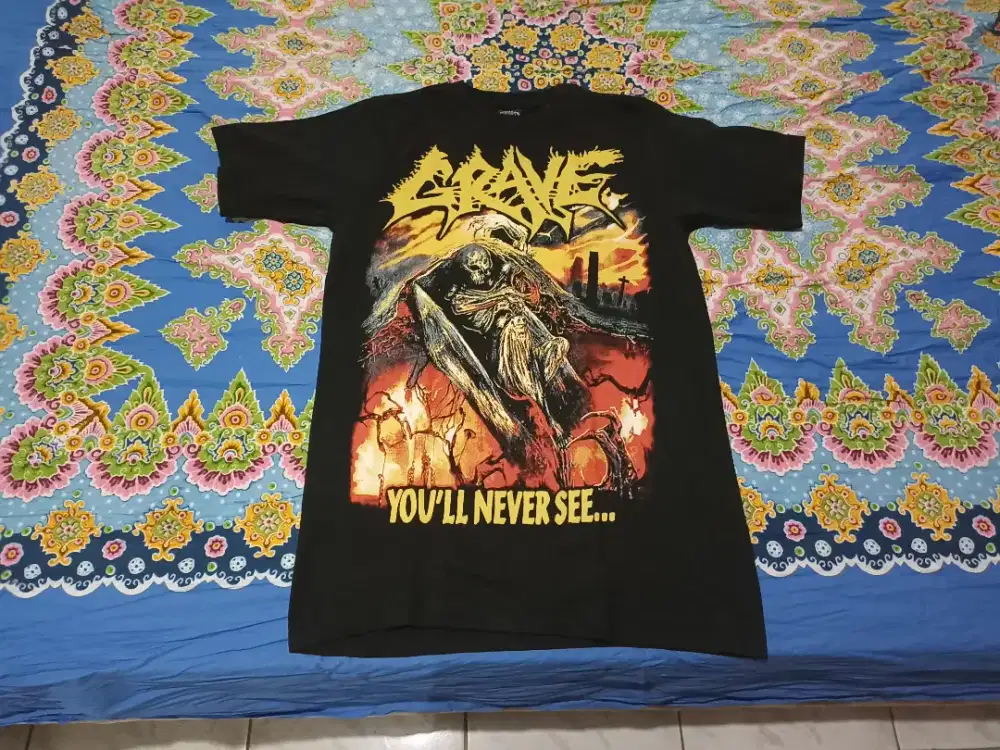 Baju Pakaian Atasan Kaos T Shirt Band Grave