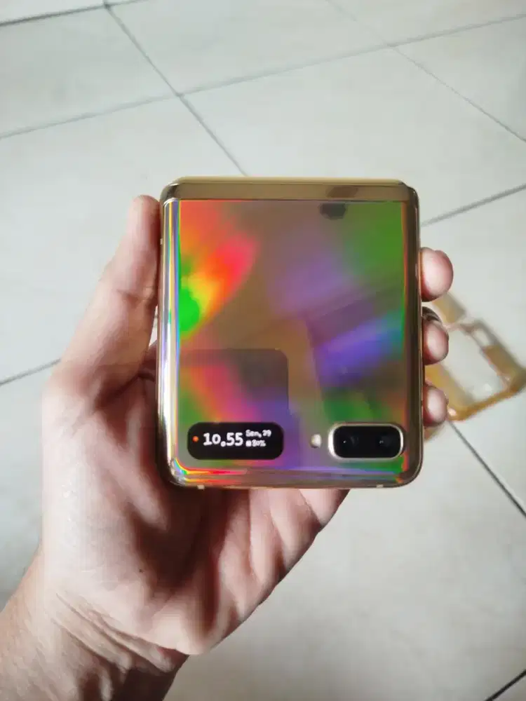 Jual Santai aja sambil dipake Samsung Z flip Ram 8/256 minus Grenline