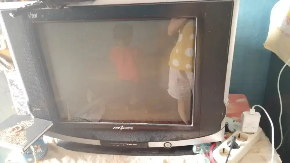Jual tv dan kulkas bekas